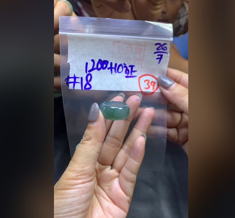 小喊缅甸寻翠 翡翠毛货需精细抛光多样性发货拍一发一