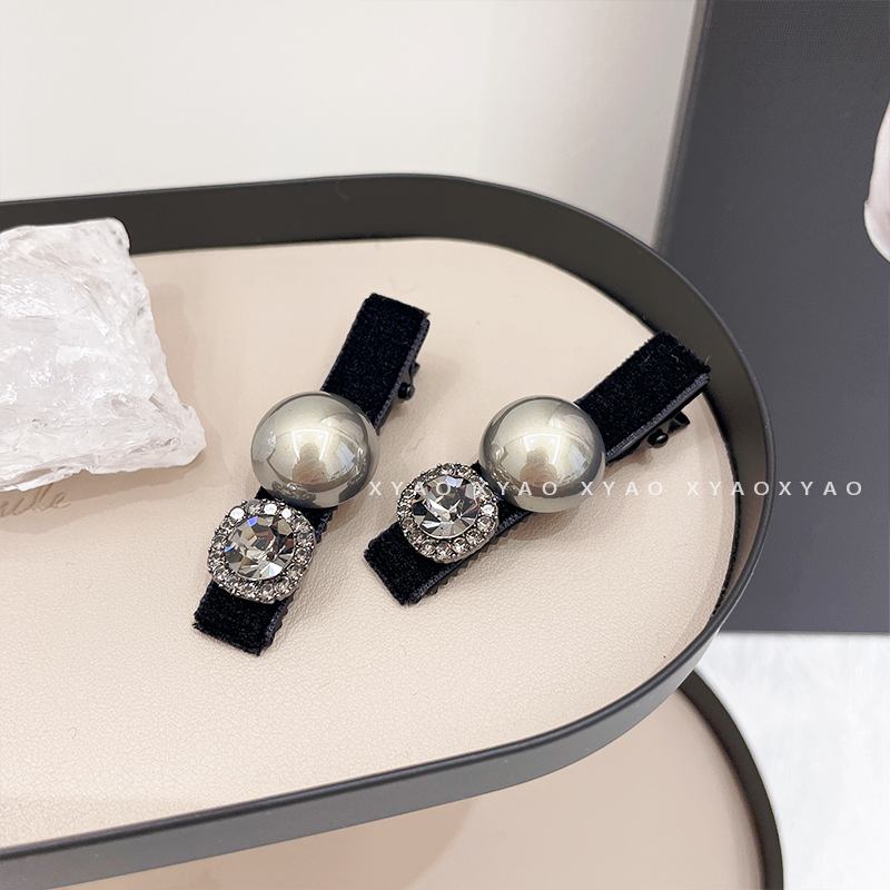 甜酷辣妹珍珠水钻丝绒发夹女高级感侧边刘海鸭嘴夹子网红头饰发卡