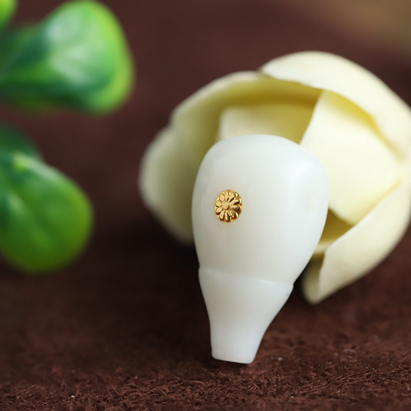 精工『和田玉西施壶镶嵌金标款三通』原矿细料油润11mm文玩配饰珠宝