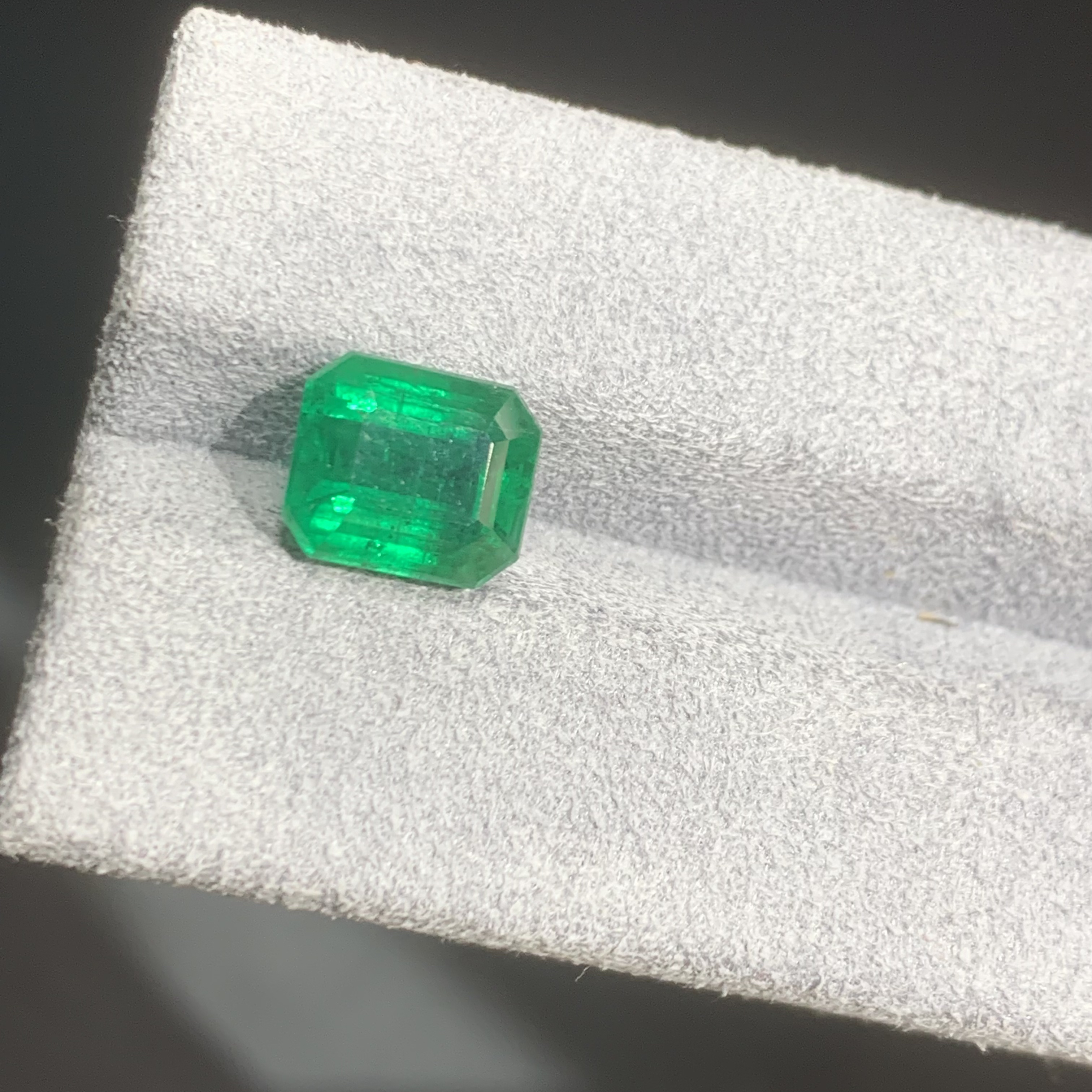 天然赞比亚祖母绿裸石3.49克拉沃顿颜色鲜艳浓郁吉尔德证书精切