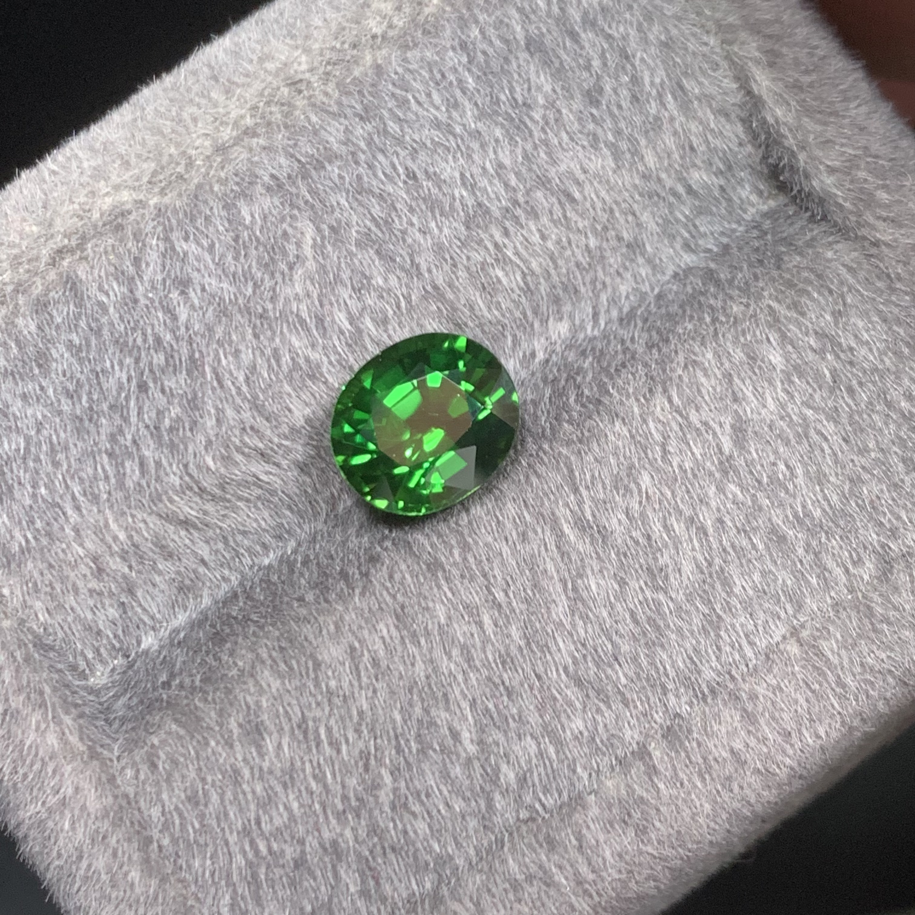 3.84克拉天然铬碧玺裸石全净玻璃体爆闪满火彩颜色璀璨闪亮精切