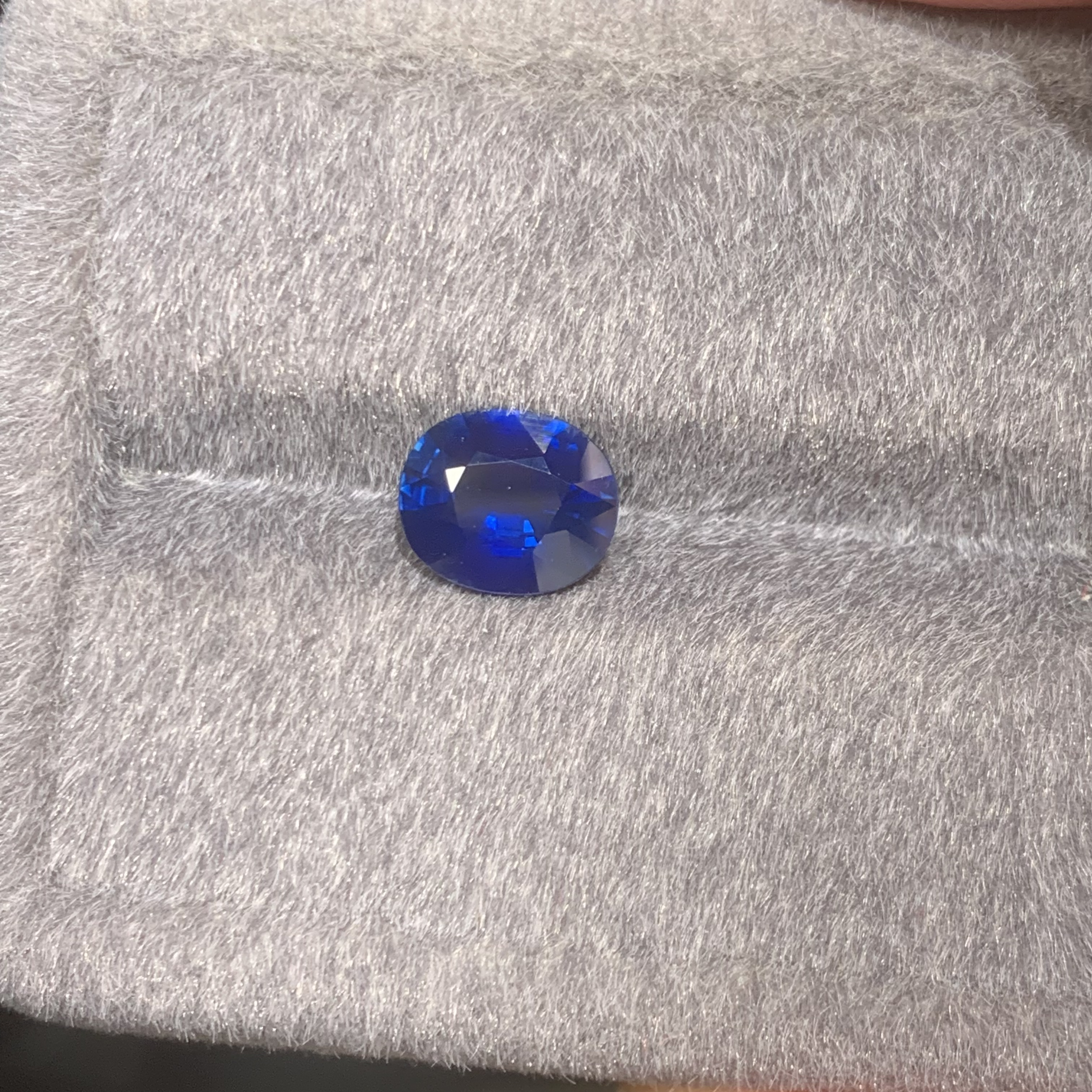 3.46克拉天然皇家蓝蓝宝石裸石干净玻璃体颜色鲜艳浓郁吉尔德证书