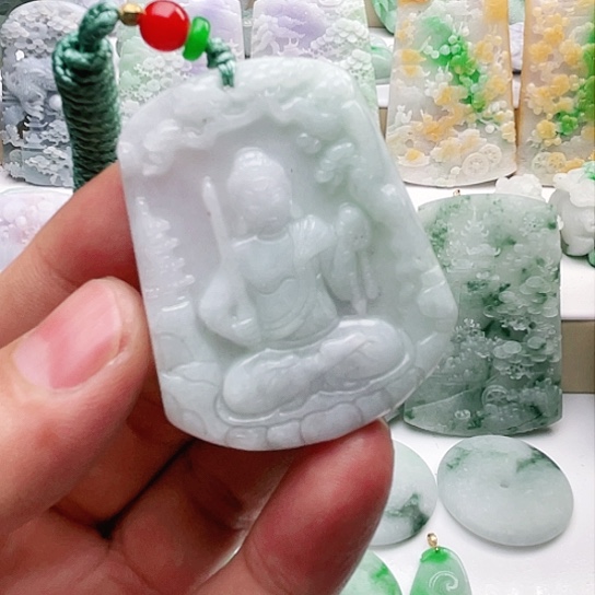 翡翠颈饰未镶嵌翡翠