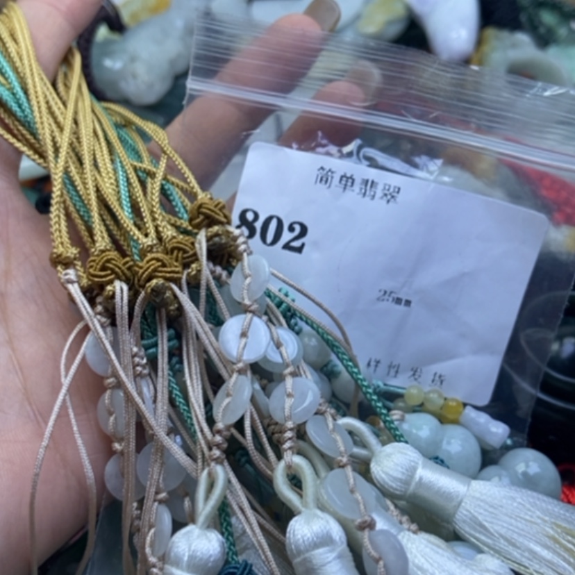 【闪购商品】翡翠颈饰未镶嵌小****?