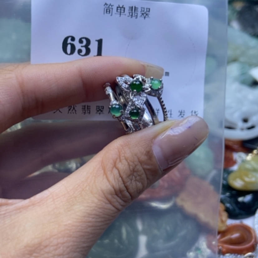 【闪购商品】翡翠颈饰未镶嵌小****?