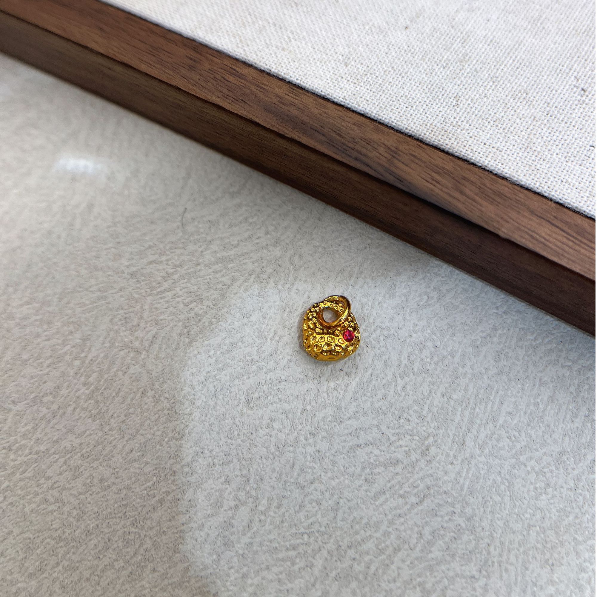 铜合金合成锆石吊坠 XL-629百搭精致锤纹福包吊坠