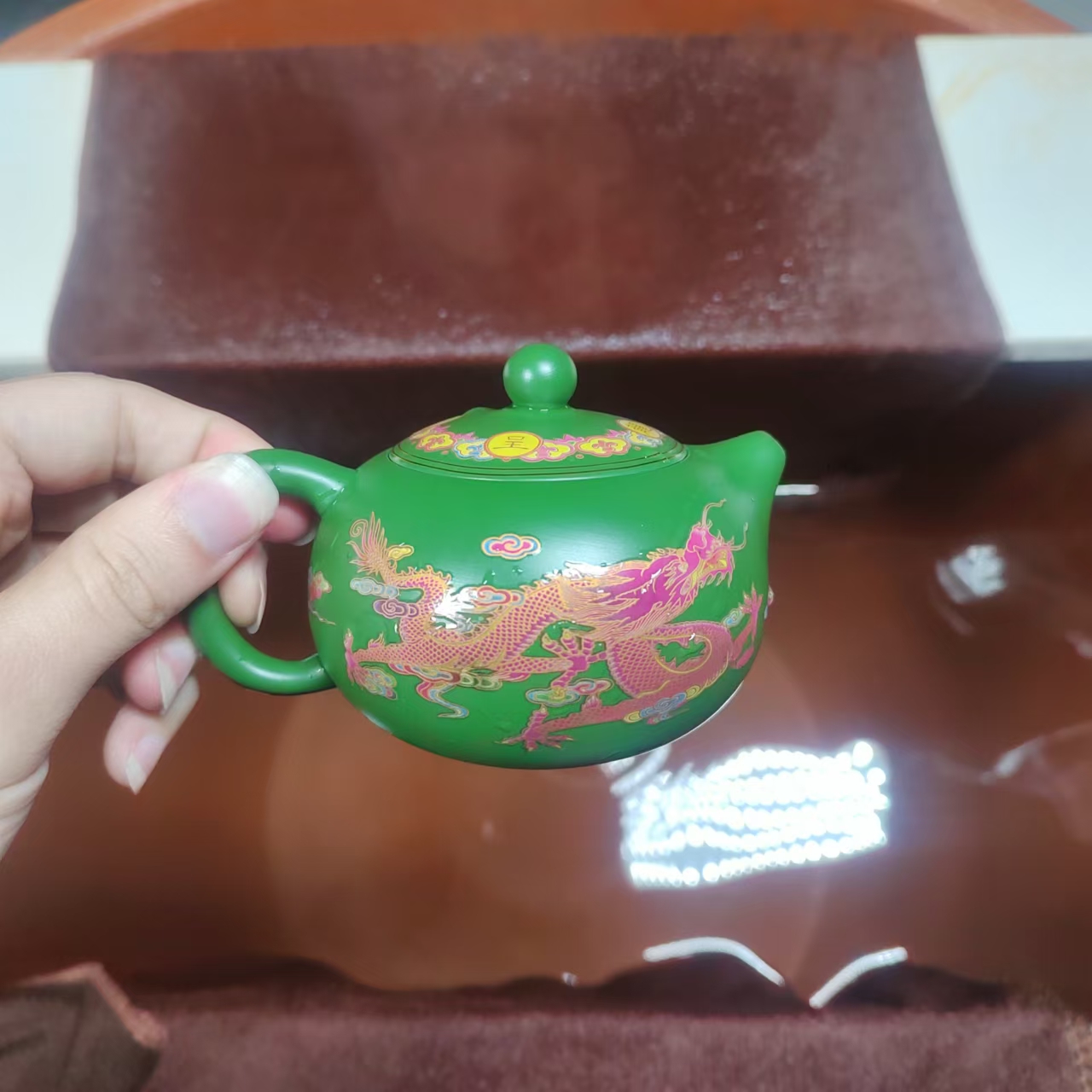 绿泥龙凤呈祥西施壶