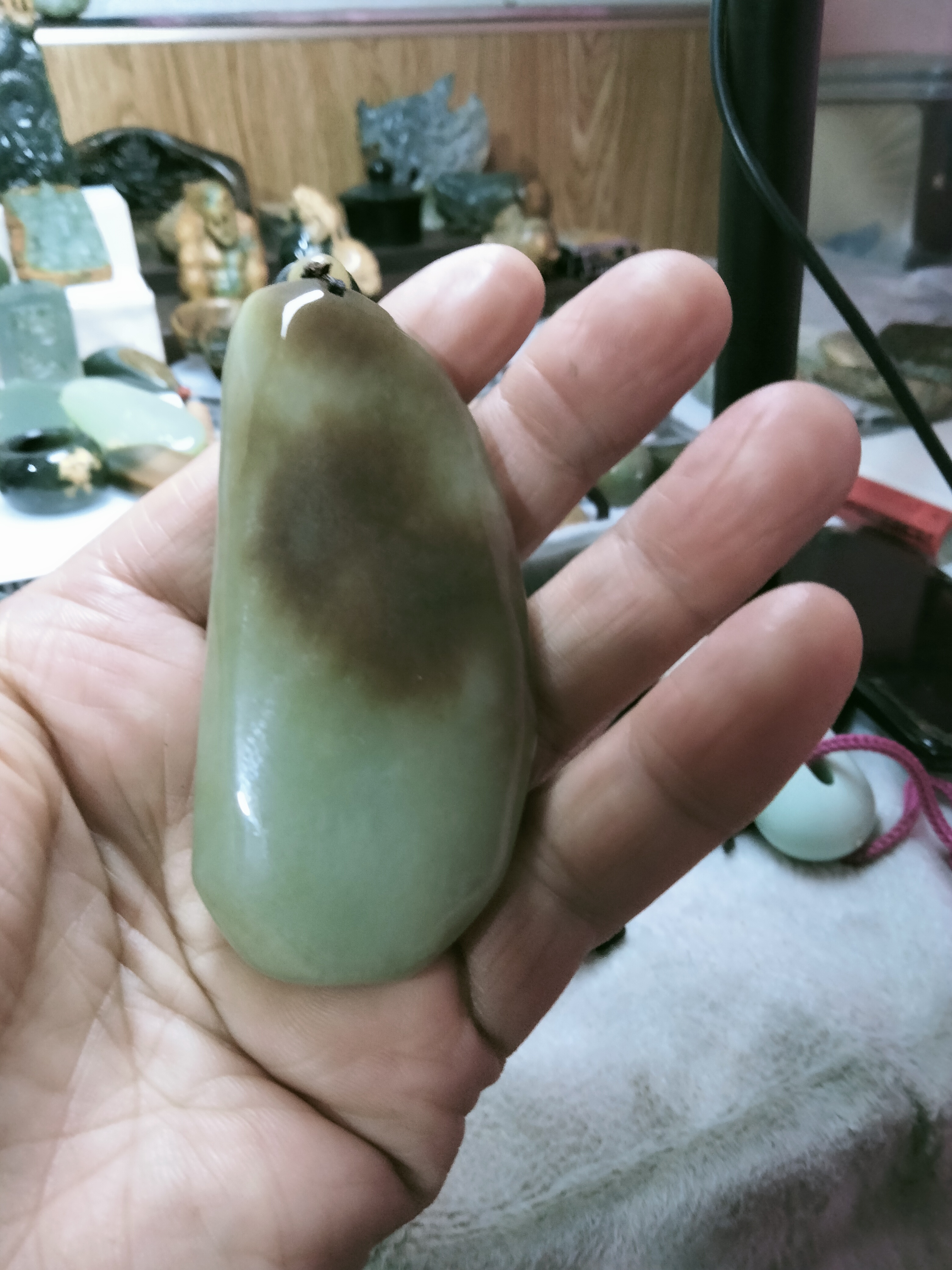 岫岩透闪石老玉挂件