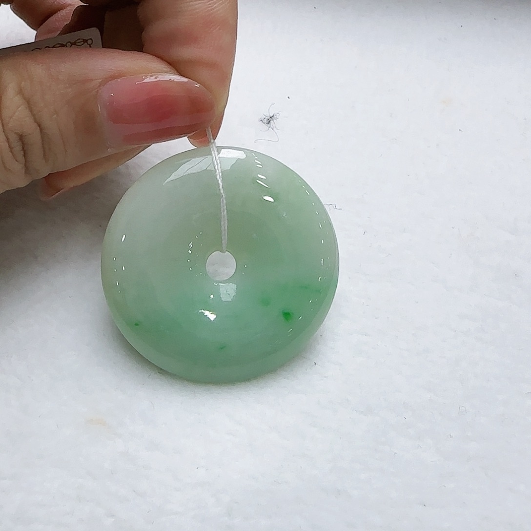 翡翠颈饰未镶嵌平安扣