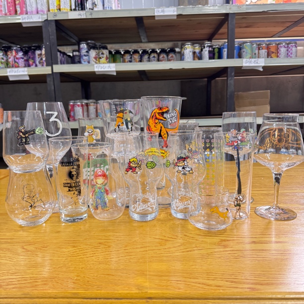 玻璃制品啤酒杯一个（轻微气泡属正常介意勿拍）