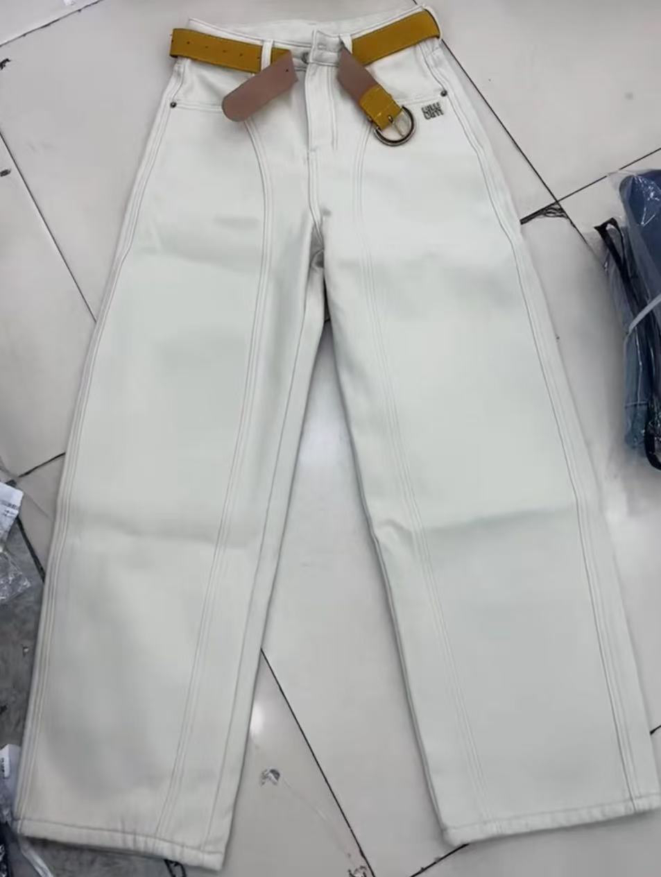 新潮时尚米白色加绒加厚牛仔阔腿裤简单大方