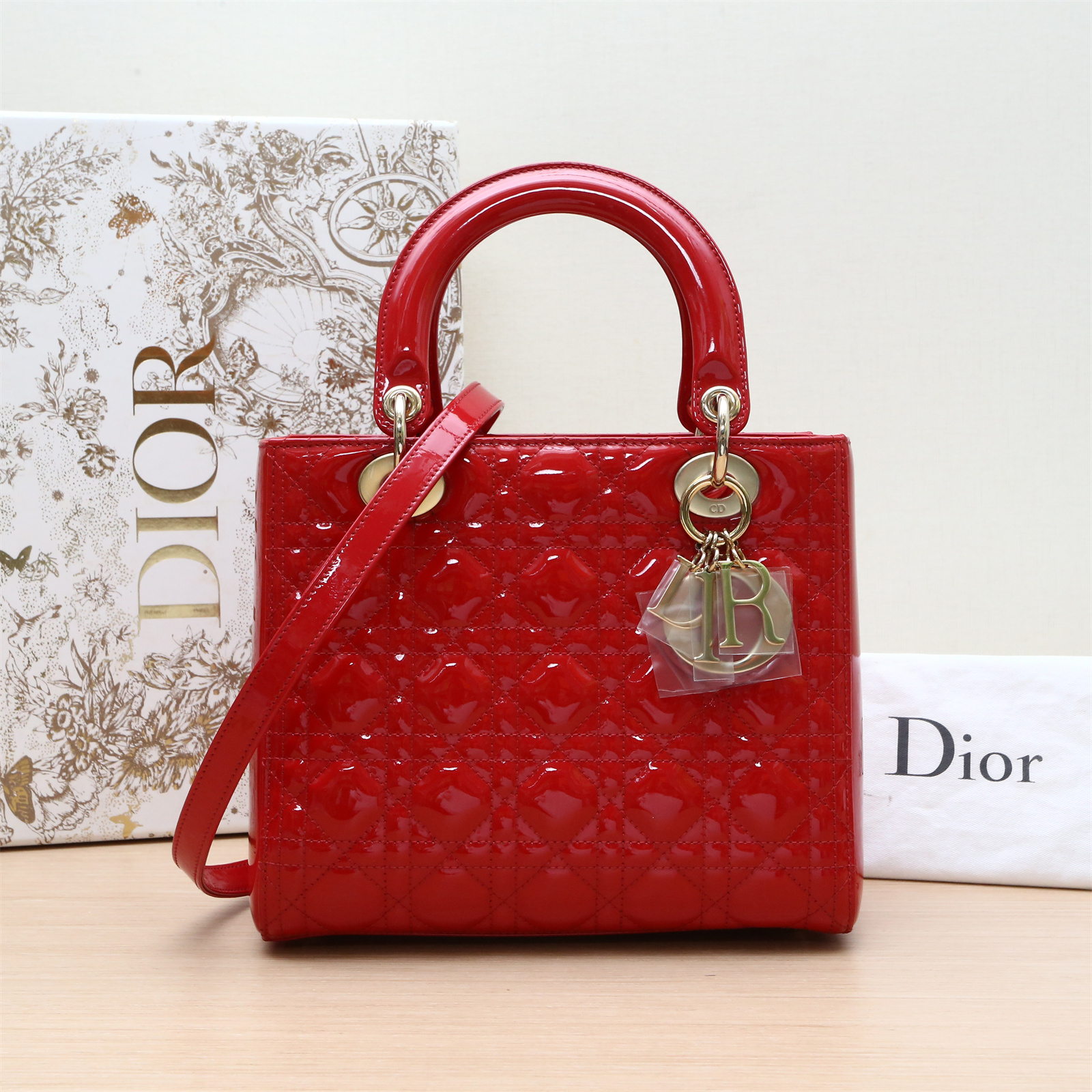 99新  新粉小花姑姑 P20419657 6Lady Dior 戴妃包 五格 漆皮