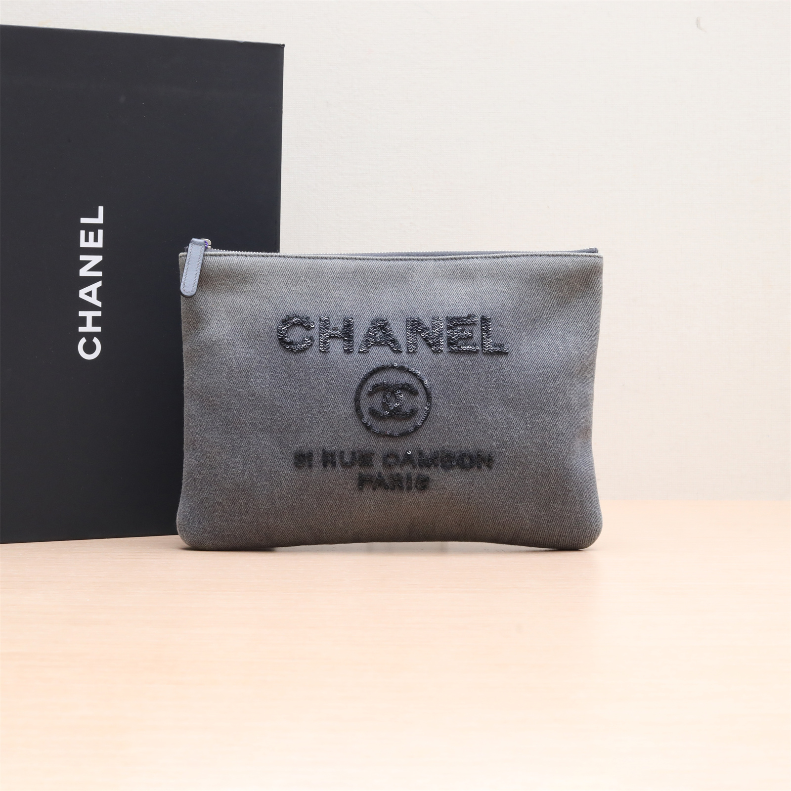 95新 Chanel/香奈儿 活动双双 牛仔手拿包 牛仔 24开 银扣