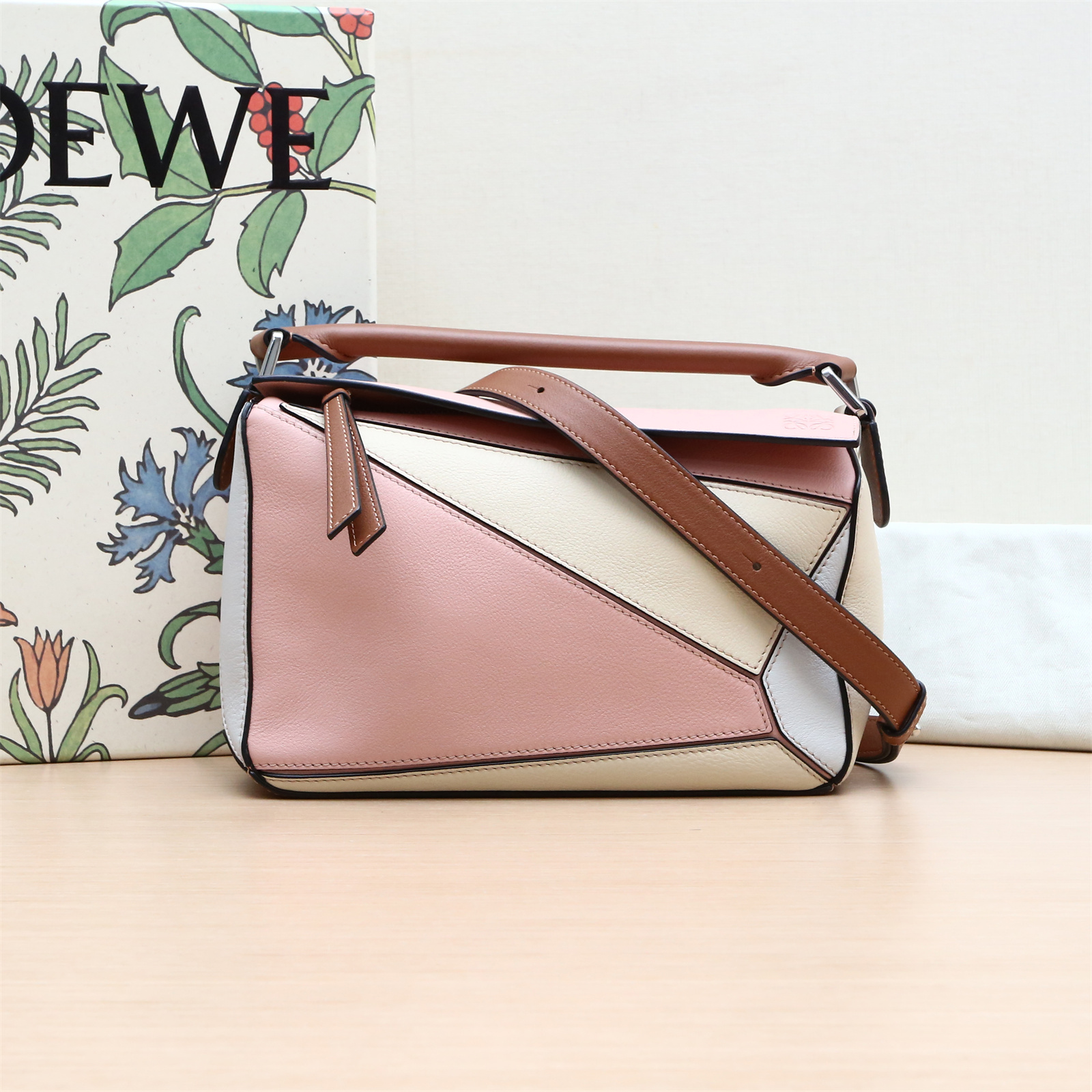 95新 LOEWE/罗意威 小花双双 620517 罗意威 几何包 小号 拼色包