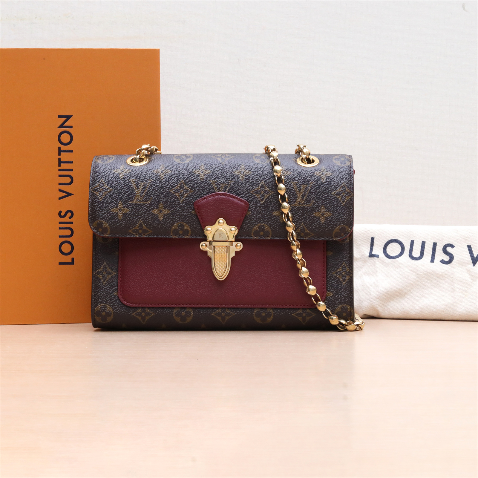 95新 LouisVuitton/路易威登 973309Victoire 维多利亚 手袋 芯片