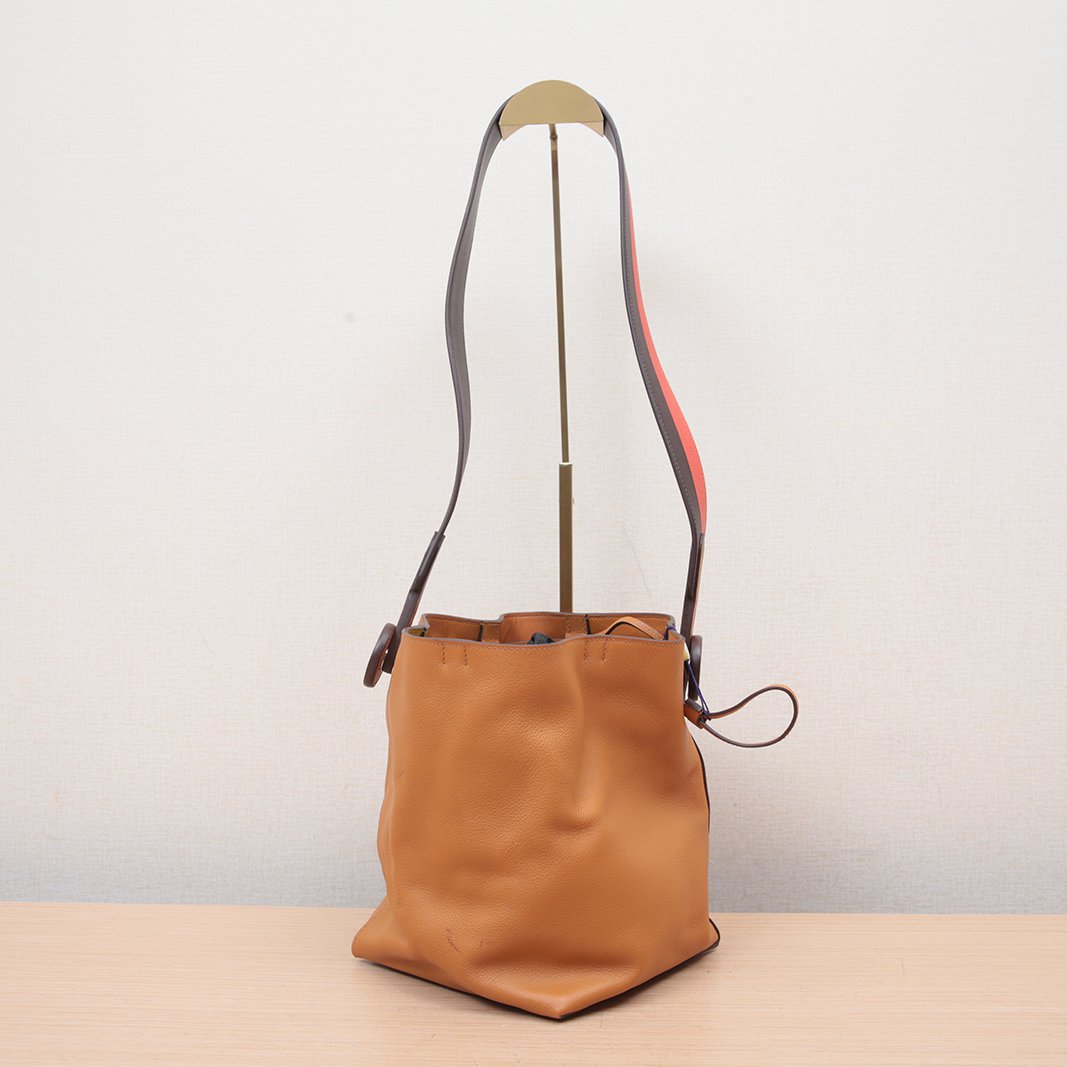 99新 Hermes/爱马仕 新粉活动黑黑 652692 斜挎水桶 杏黄色  C刻