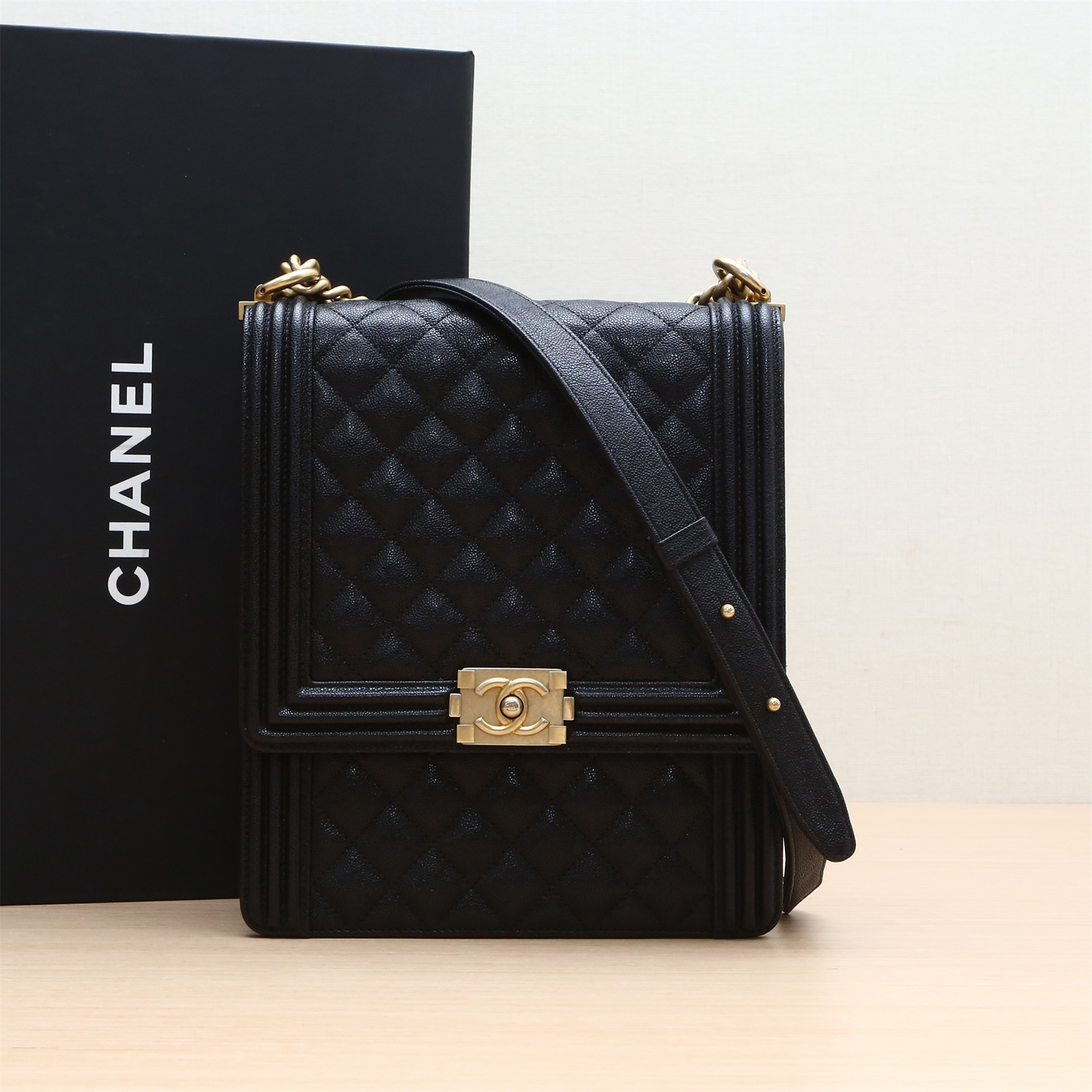99新 Chanel/香奈儿 新粉黑黑 550395Leboy竖版 16cm 黑色 单肩包