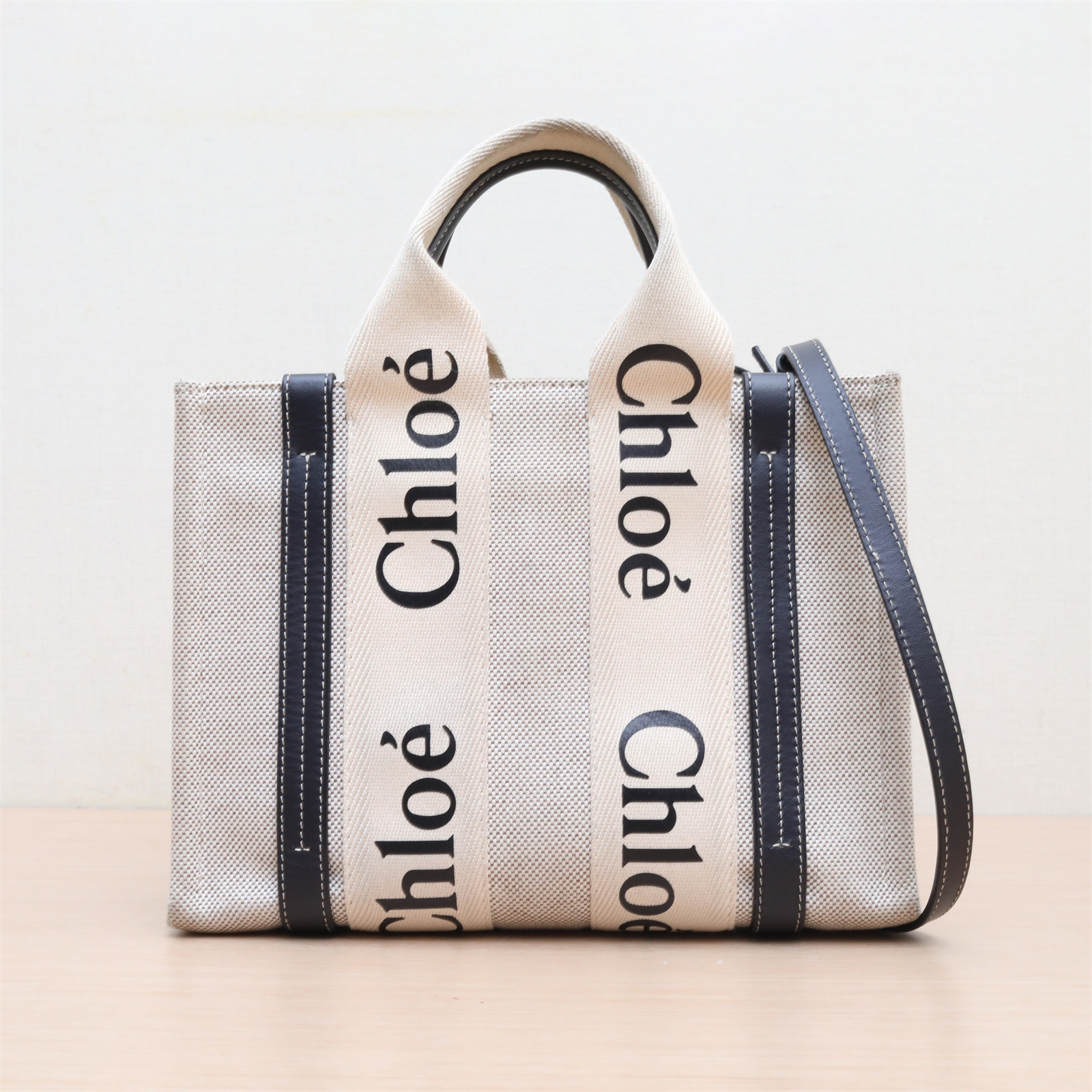 95新  新粉小花姑姑 P253081198 Woody Tote 小号 26 黑色 手提包