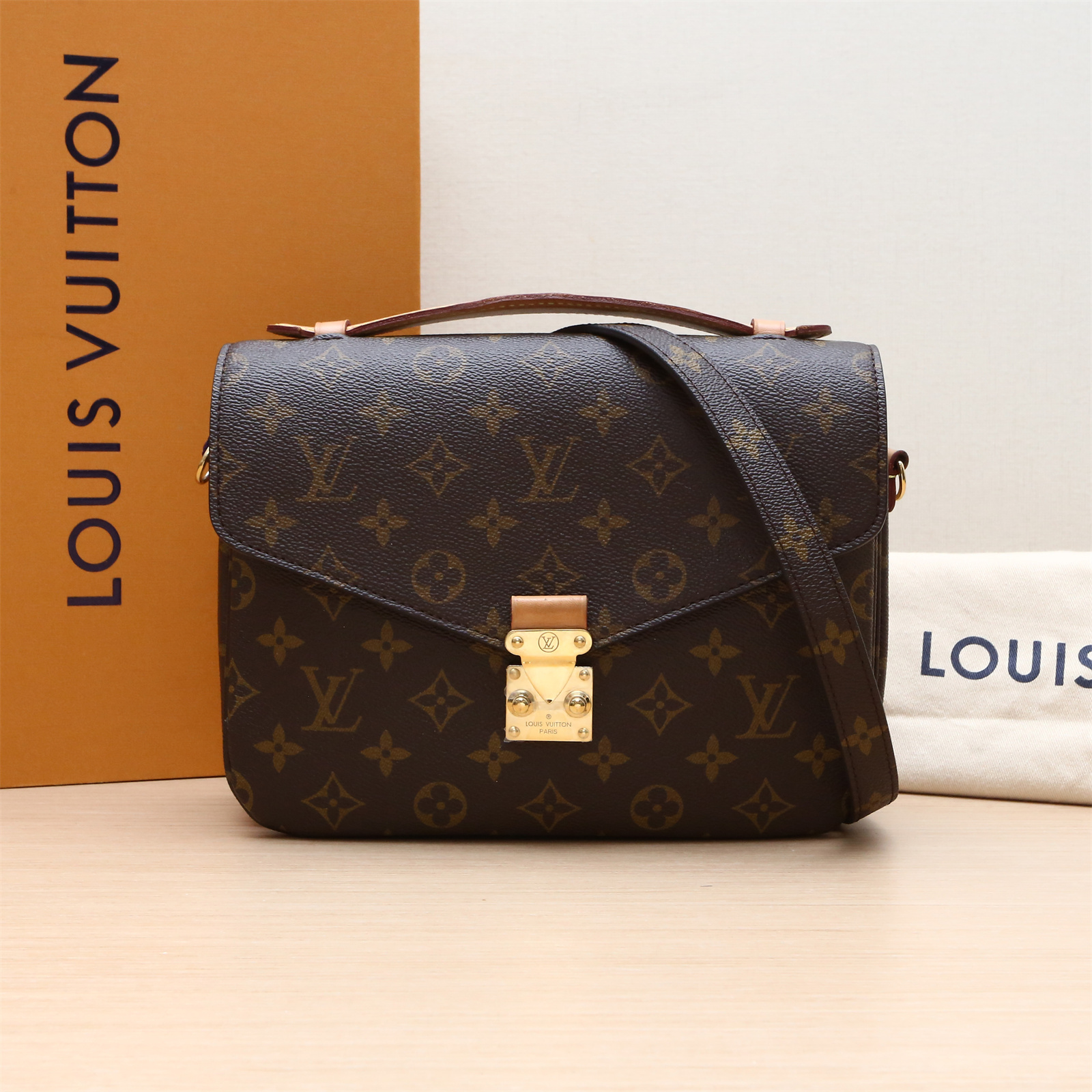 95新  新粉 小花姑姑 P204297293 Metis Pochette 邮差包 老花