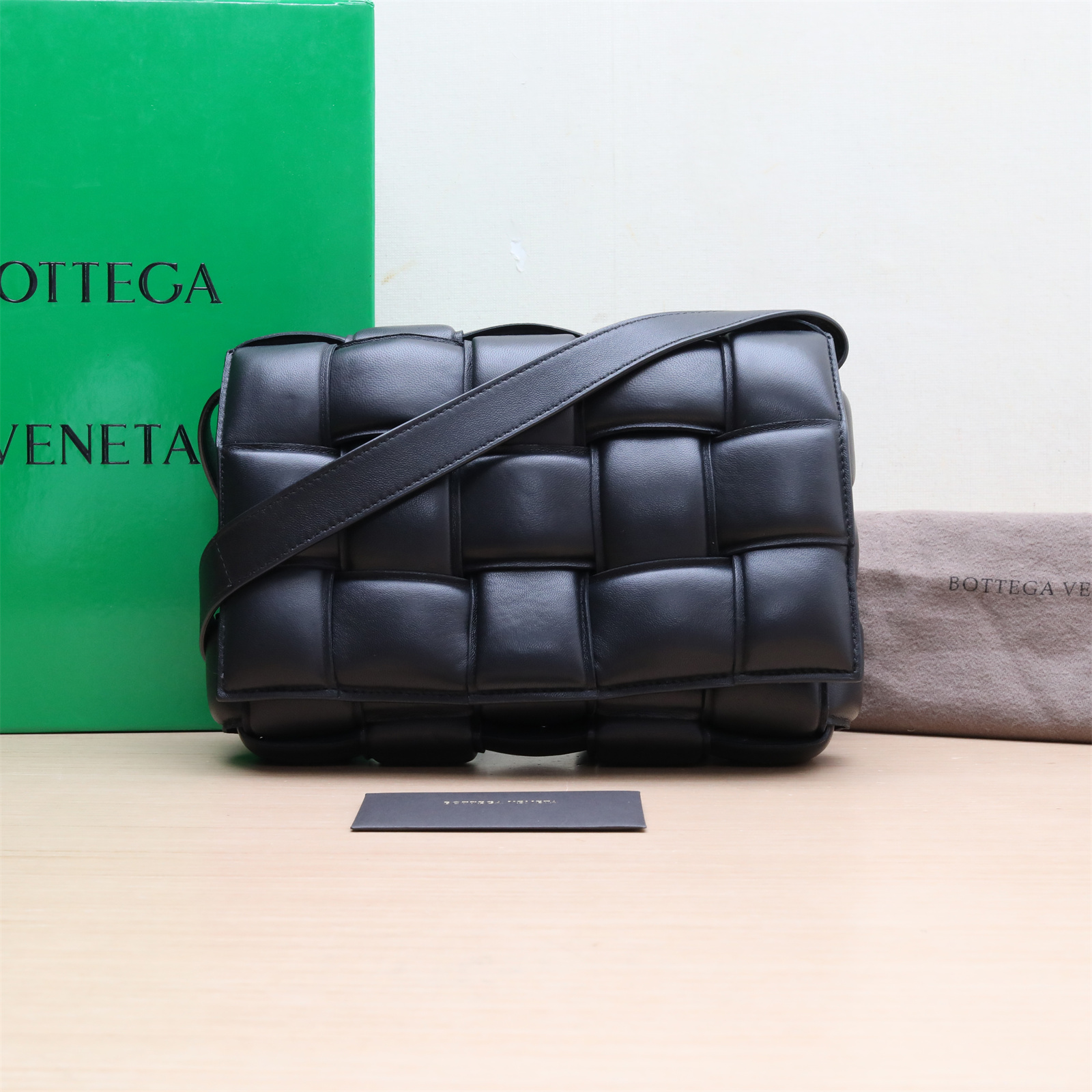95新 BOTTEGA VENETA/葆蝶家 小花姑姑P224189532加衬 黑色肩包