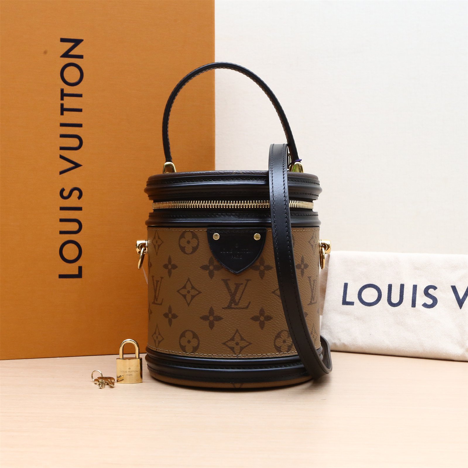 99新 LouisVuitton/路易威登 小花双双 P214660762 圆桶包 拼色