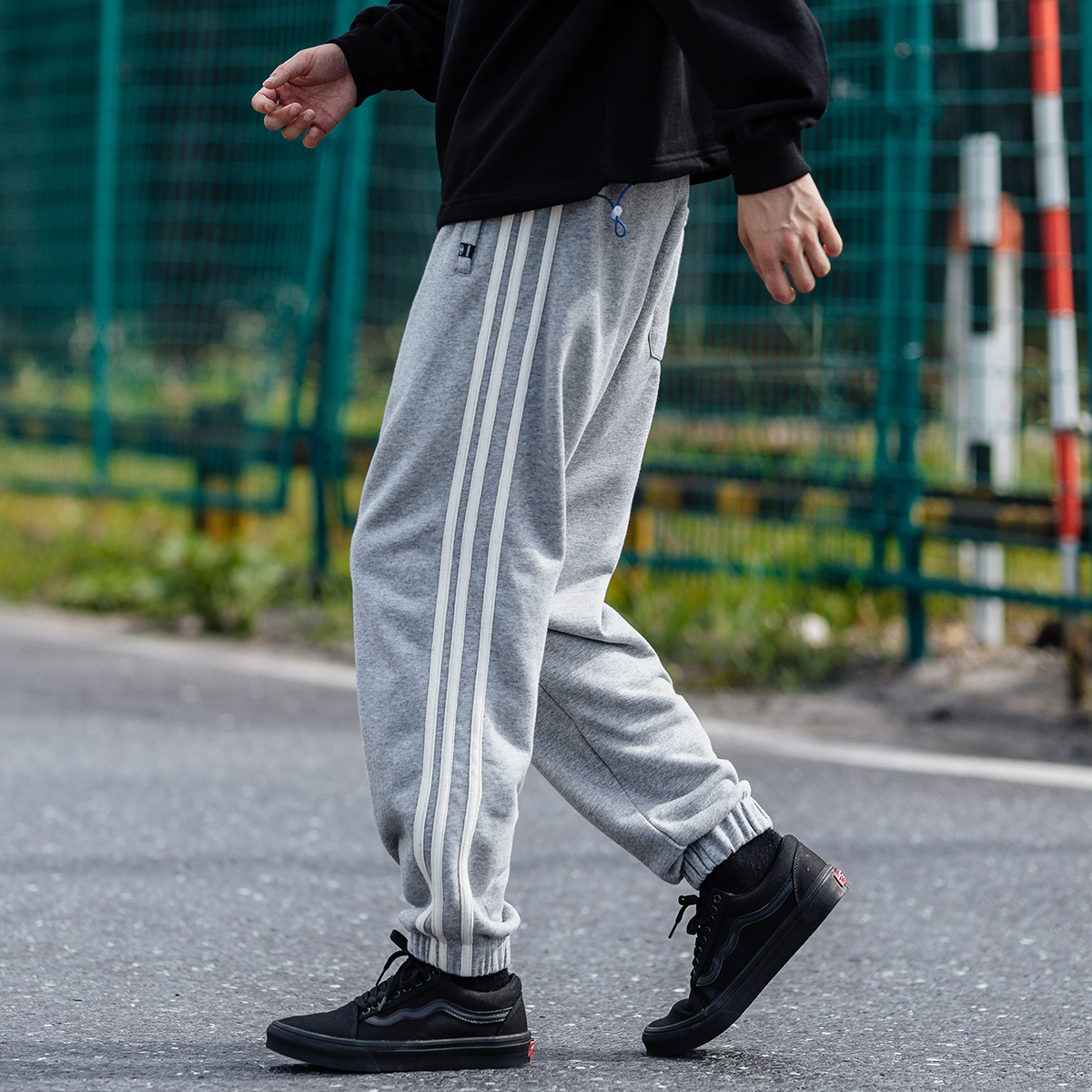 东门町7326百搭基础款宽松休闲束脚运动裤条纹