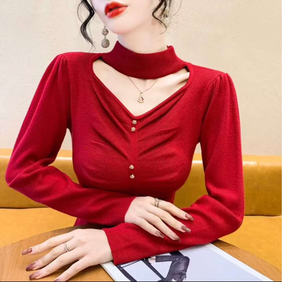 秋冬新款挂脖V领时尚百搭显瘦褶皱针织打底衫修身洋气气质内搭女