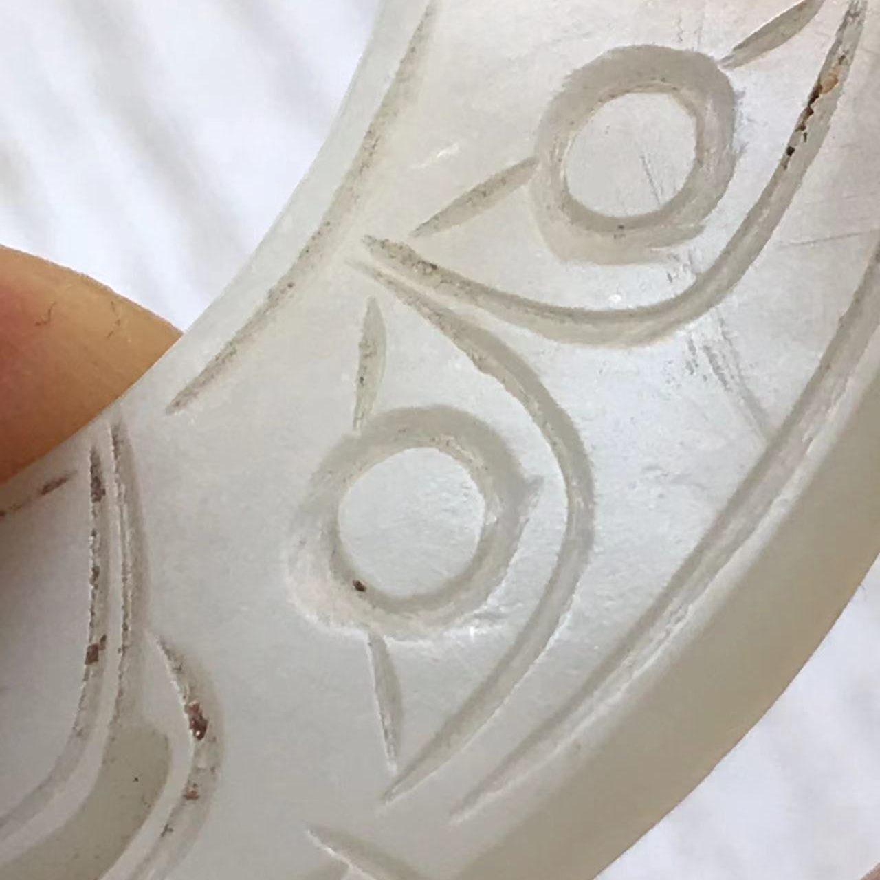 双龙首镂空和田玉璜，制作精良,沁色自然玉质温润线条制作流畅精美