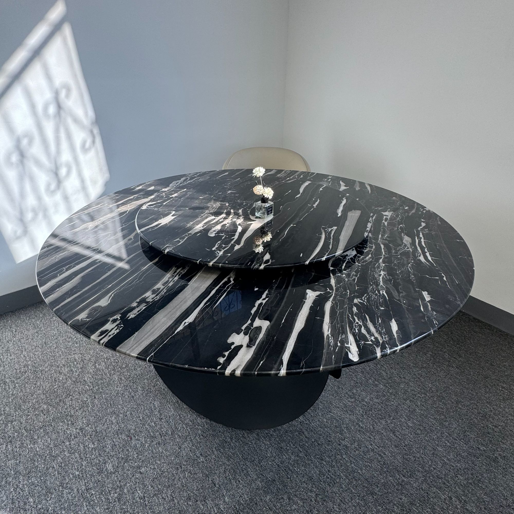 银白龙奢石圆桌大理石转盘圆桌现代简约风格家用简约别墅聚会饭桌