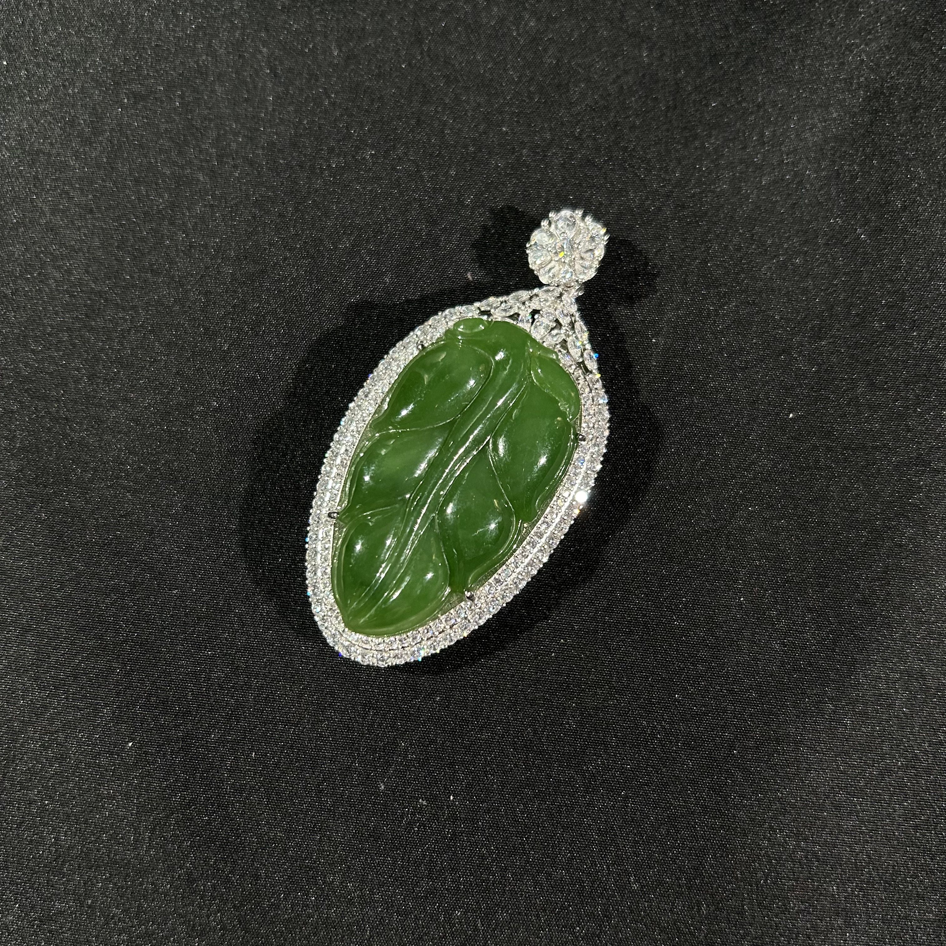 【618大促】香港王老板-和田玉镶嵌大树叶吊坠a431