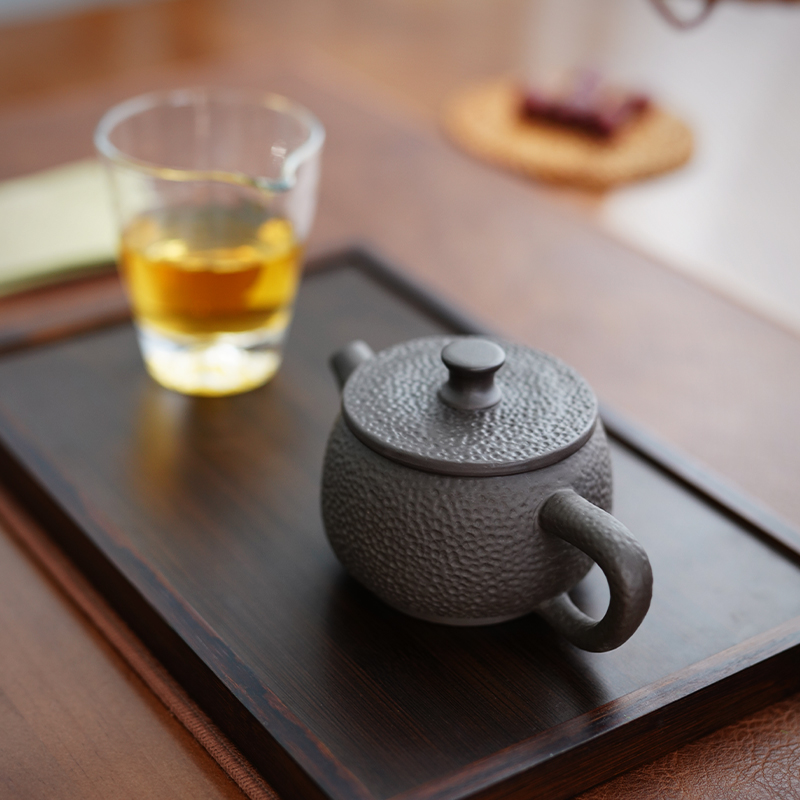 紫砂锤纹汉瓦茶壶