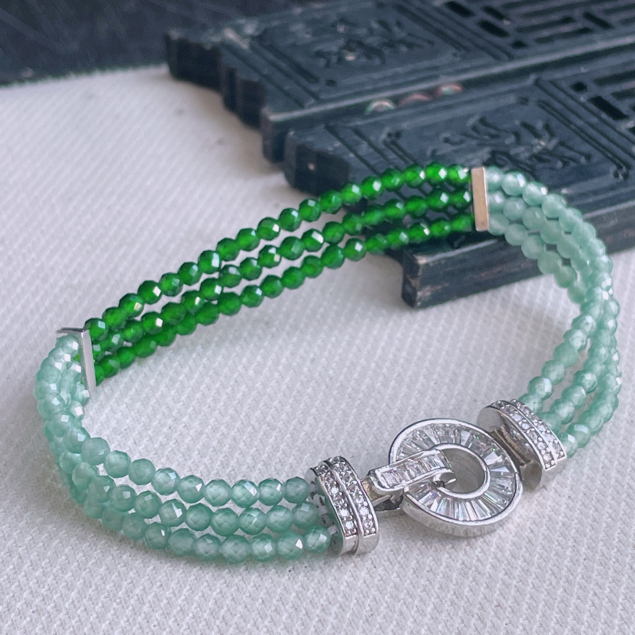 正品天然A货翡翠 3mm珠设计款满阳绿双彩闪亮耀眼手串手链 特色款