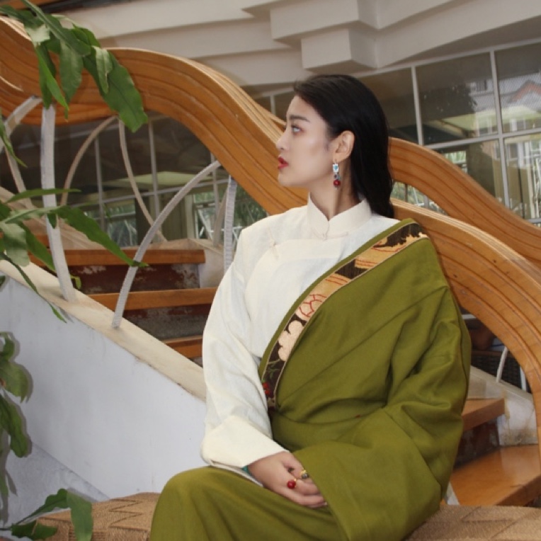 贡瓦坚仓秋冬款女装藏服女款藏袍传统藏式绿色服装