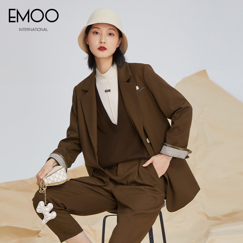 EMOO/杨门秋新款复古咖啡色西装套装系列咖啡色半身裙E32S013376