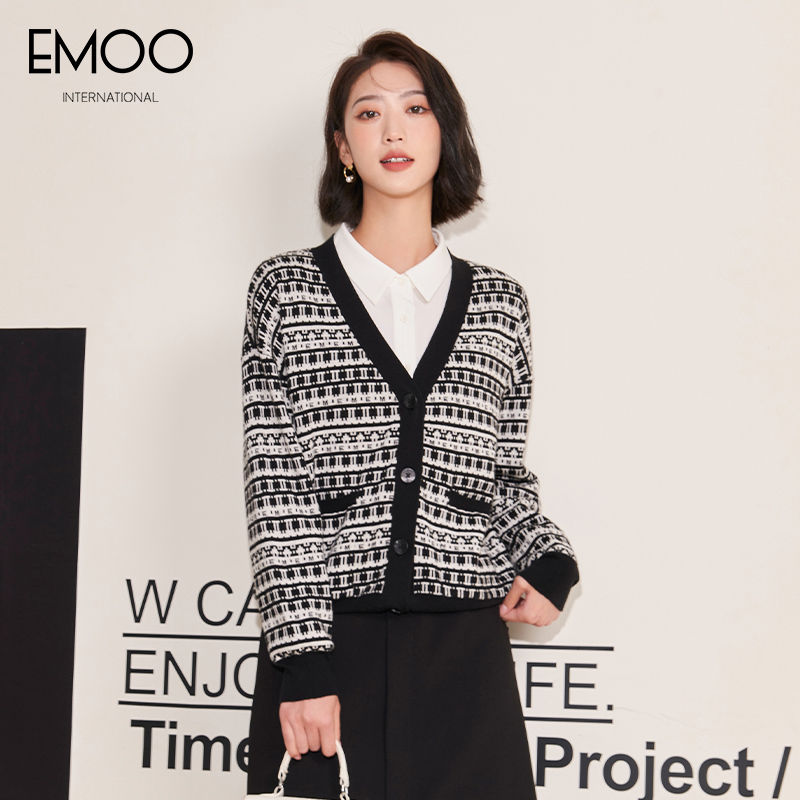 EMOO/杨门秋新款花纹长袖毛织开衫复古时尚撞色提花E32A041335