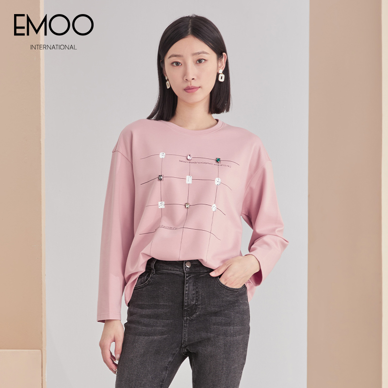 EMOO/杨门秋新款粉红长袖圆领印花T恤宽松休闲时尚百搭E32X012348