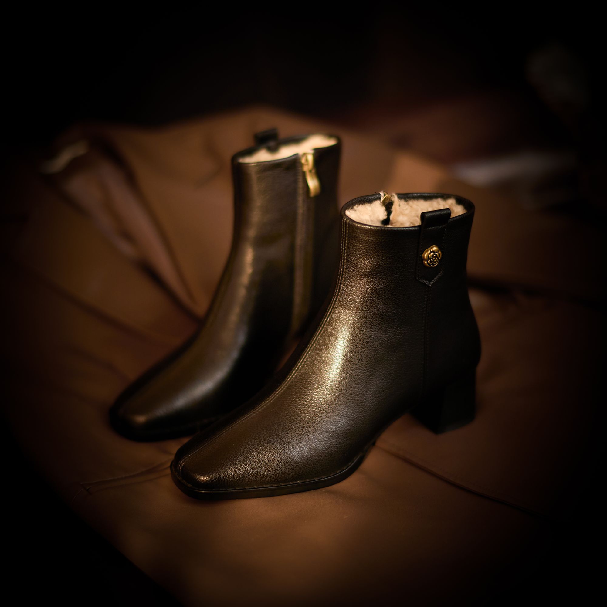 简印 跟高5.5冬季皮毛一体纯羊羔毛保暖方头短靴真皮真毛中跟女靴