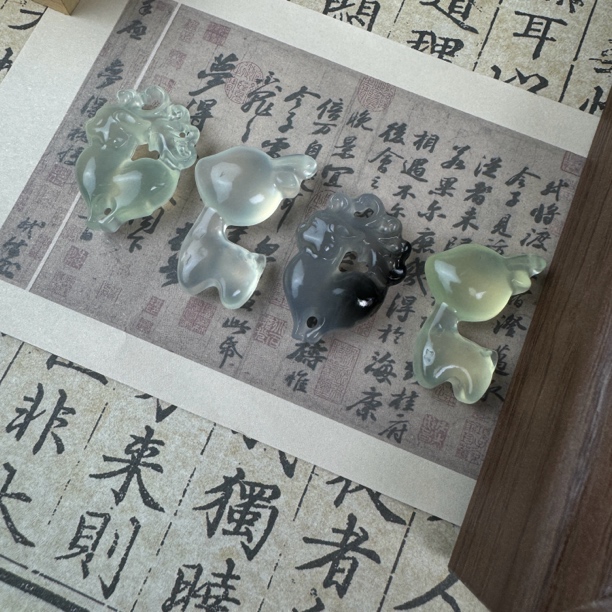 岫玉可可爱爱小鹿吊坠