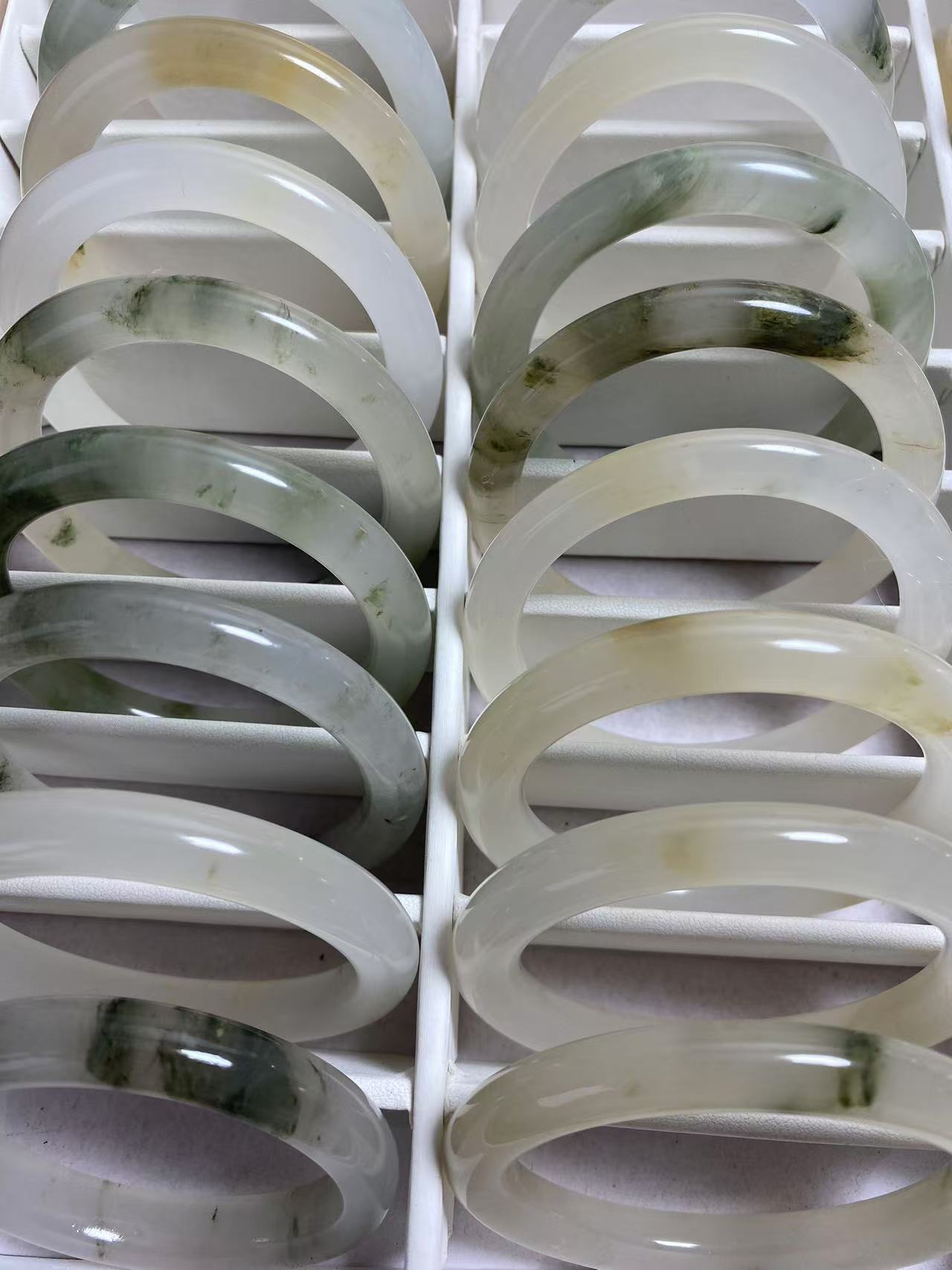 石英质玉金丝玉天山冰翠手镯多样性发货（拍一发一）