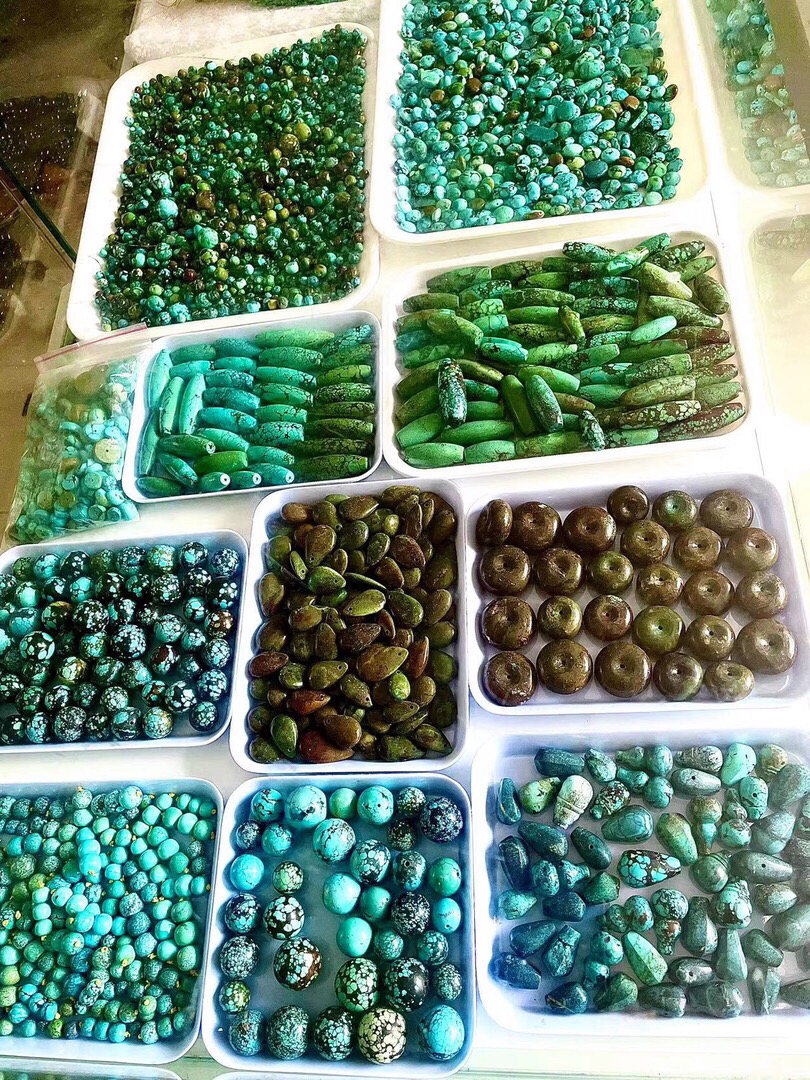 1号链接，主播喊名字付款拍价格，配饰多样性发货直播间为主