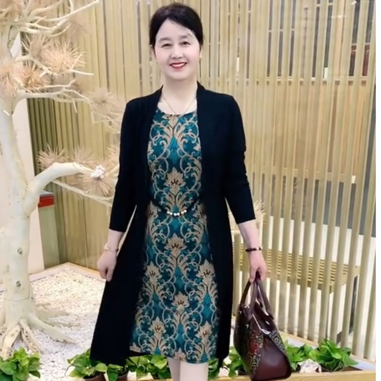 秋季新款妈妈装时尚洋气减龄百搭气质遮肉显瘦中长款假两件连衣裙