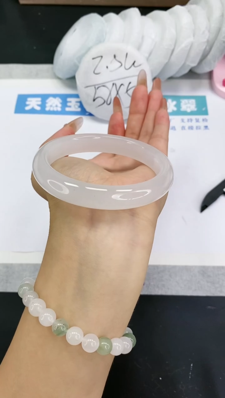 【闪购商品】石英质玉手镯未镶嵌J189-62+多样性发一