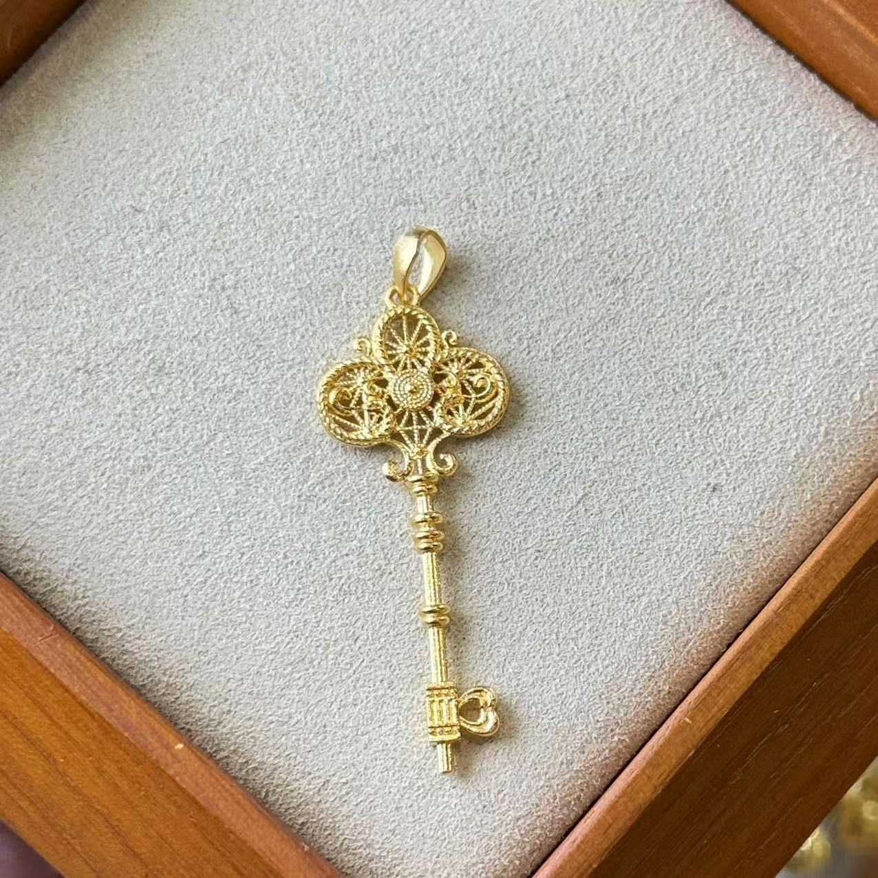 F【花丝钥匙吊坠】--足金999精工5