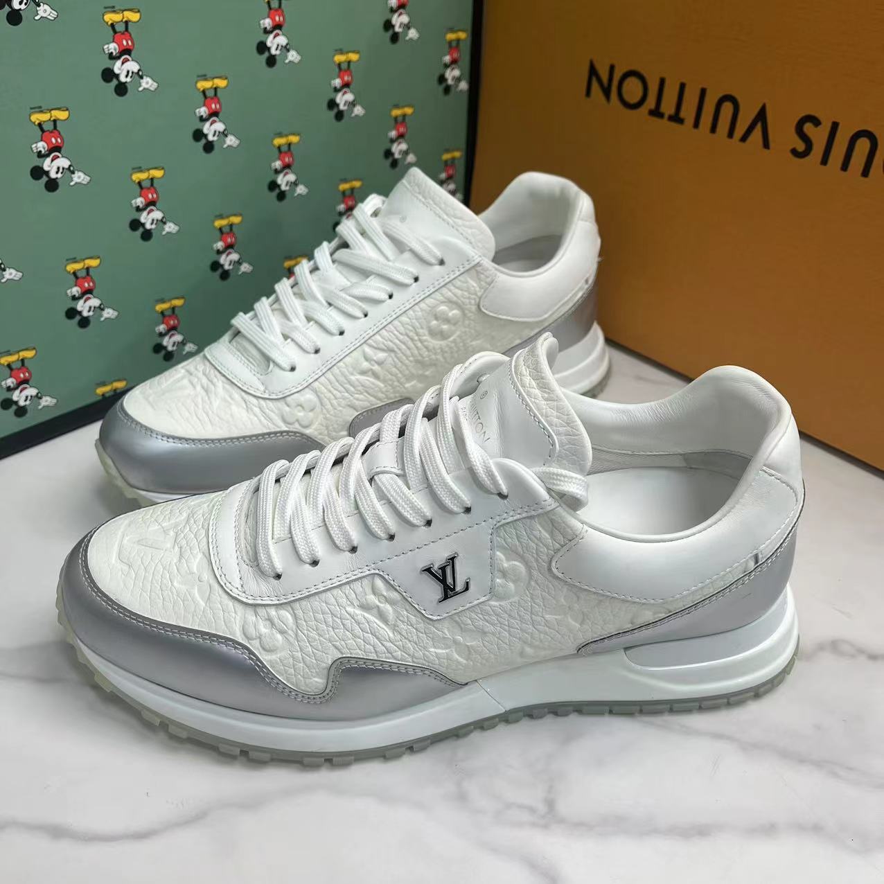 LouisVuitton/路易威登白色百搭浮雕时尚舒适运动鞋/40欧/98新