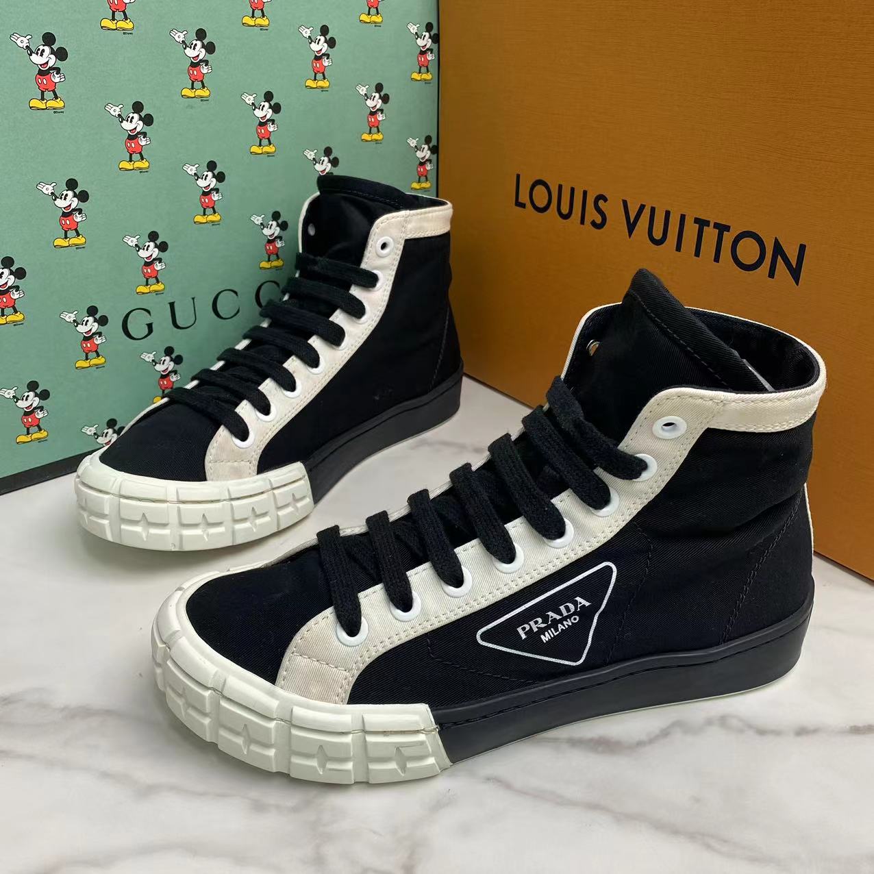 Prada/普拉达黑色时尚夏季潮鞋侧翼徽标高帮板鞋/40欧/96新