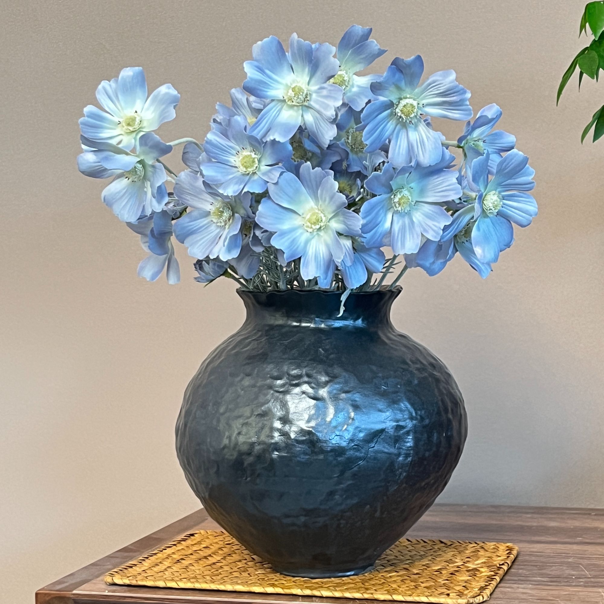 Y8120B0-乌金月亮瓶(高24 口11）