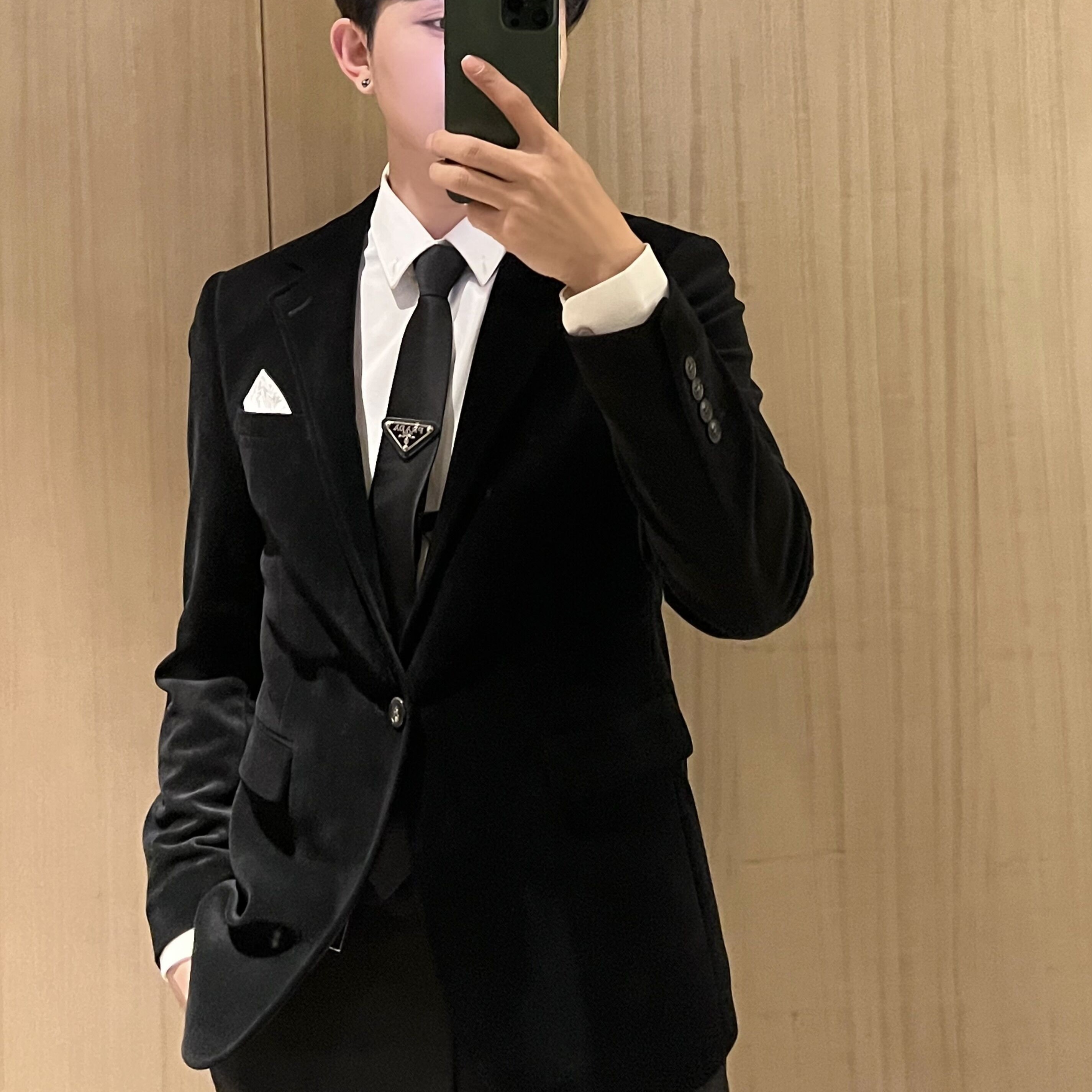 秋季新款赫本黑灯芯绒西装外套简约高级轻熟休闲单西服男qx23569