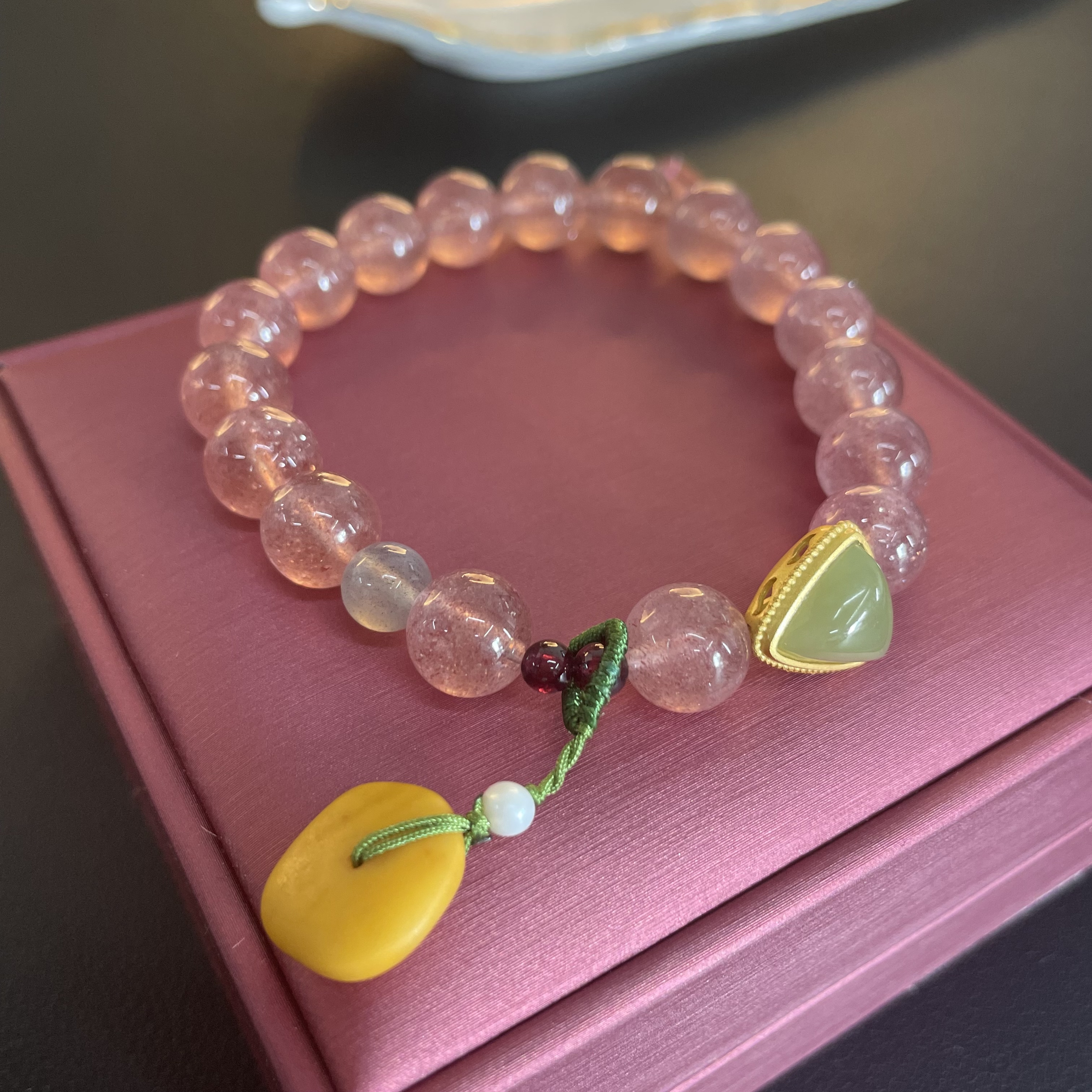 《乐铭》天然星光草莓晶手串925银镶嵌和田玉三角搭配老蜡八方来财