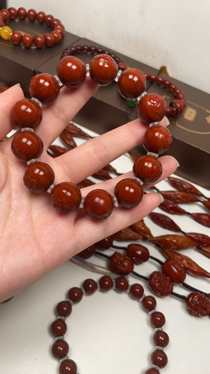 橄榄核正圆雕刻十二生肖