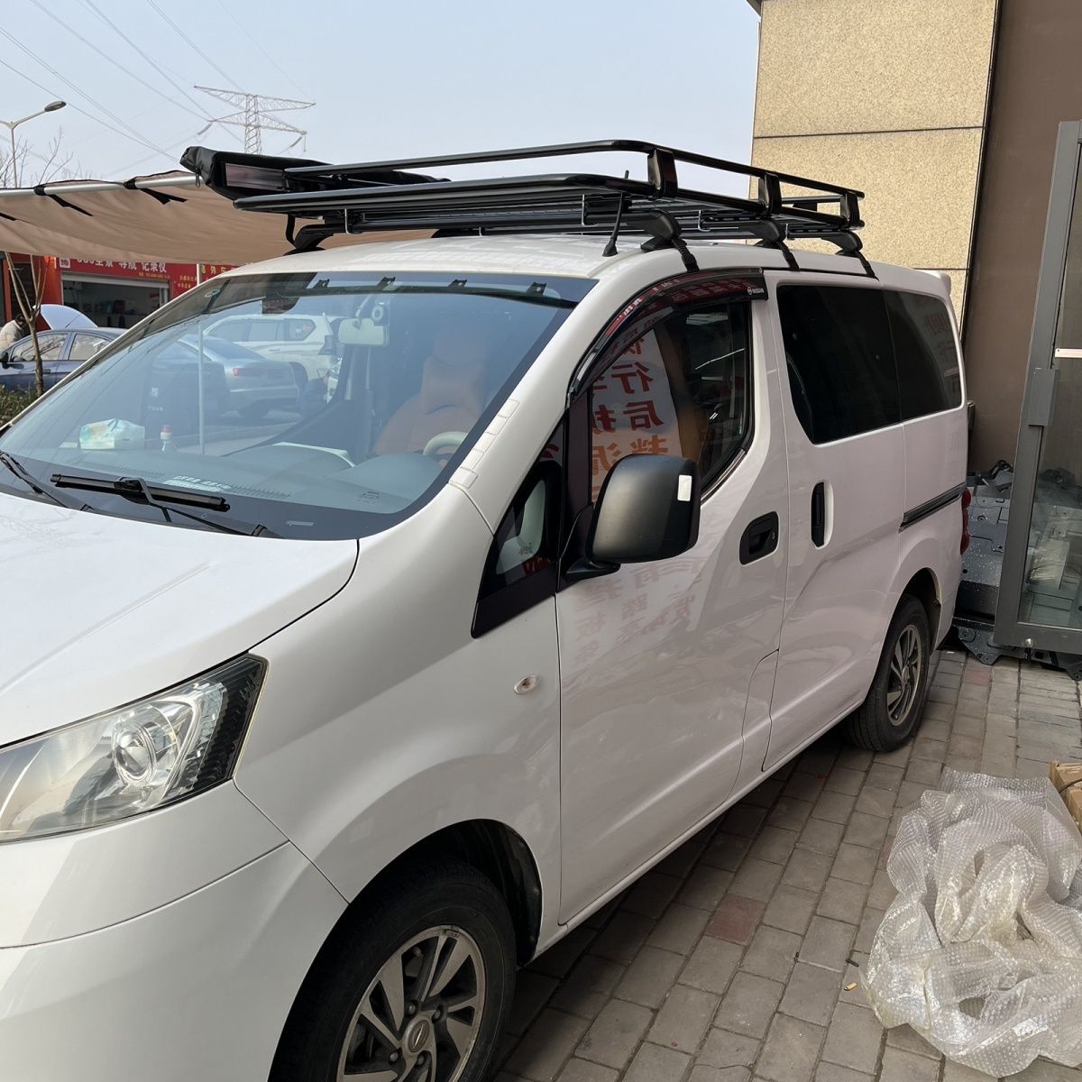 尼桑日产帕拉丁nv200后爬梯专用远光梯子高顶尾梯加装侧账天幕